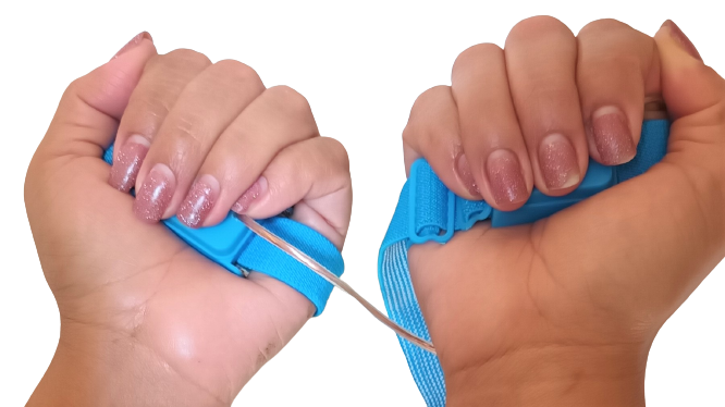 Pulseras en la palma de las manos, la chapa metálica va hacia la palma de la mano